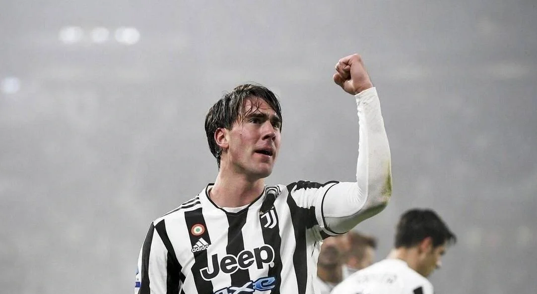 包含尤文图斯后防失误频频，主帅面临考验的词条