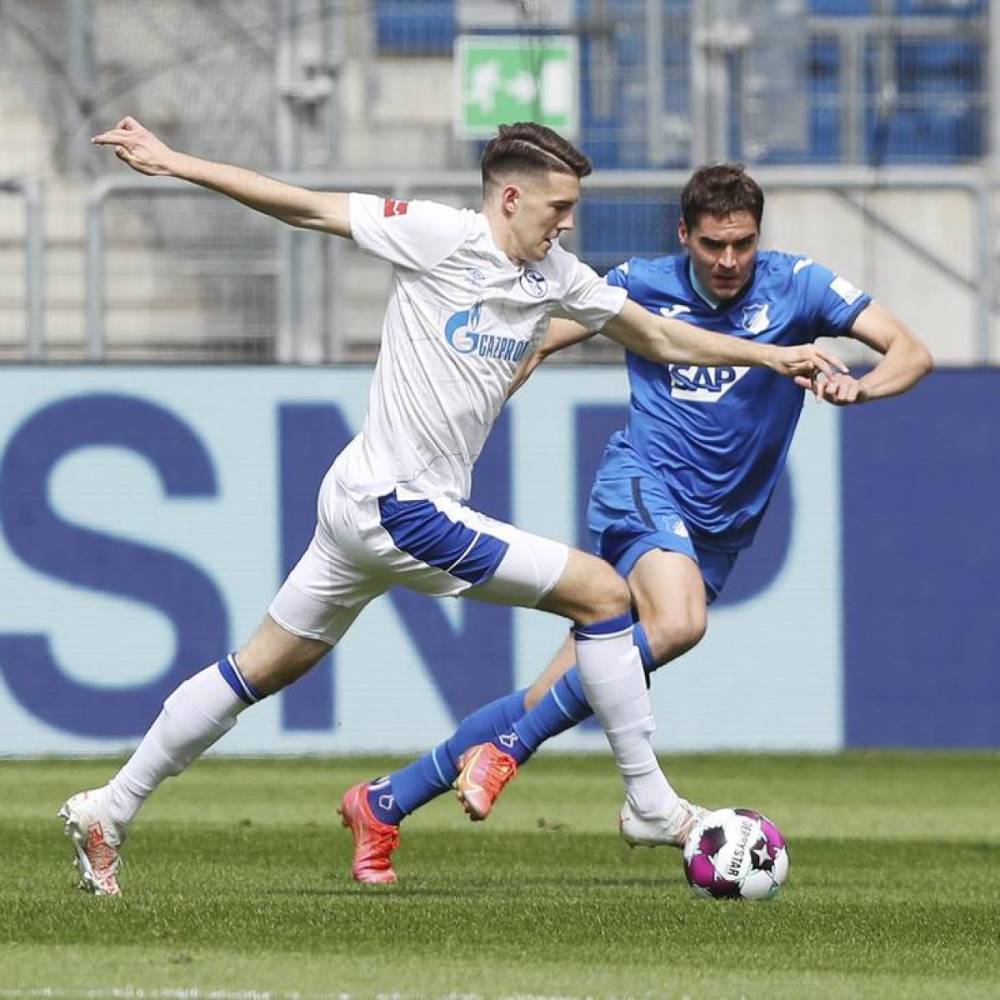 沙尔克中场表现出色，将助球队一战保级成功的简单介绍