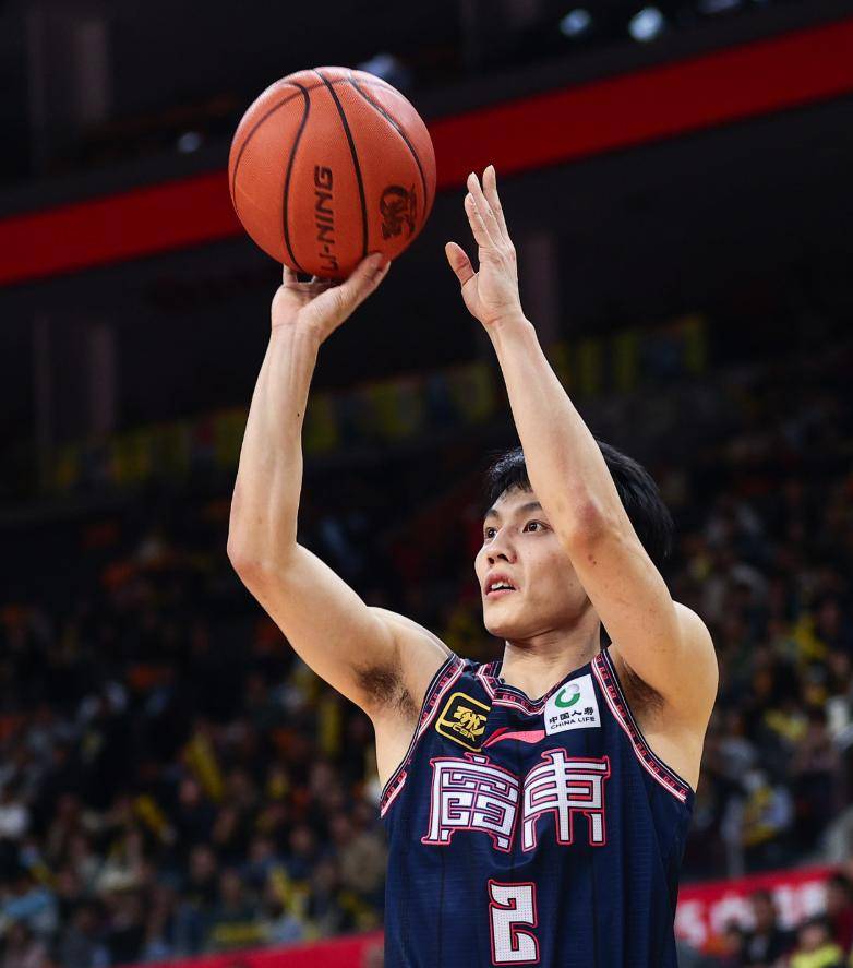 低迷表现，广东队连续多场失利，遭遇寒冬