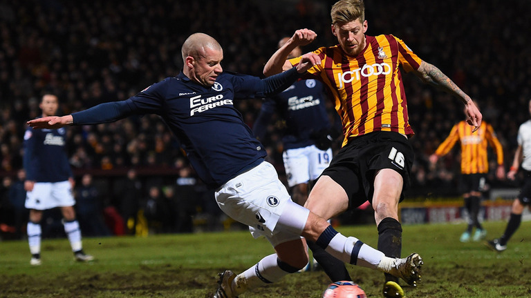 米尔沃尔主场保持不败,坚守阵地稳固排名防范 米尔沃尔主场保持不败,坚守阵地稳固排名防范