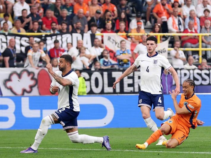 英格兰队在国外足球比赛中受挫