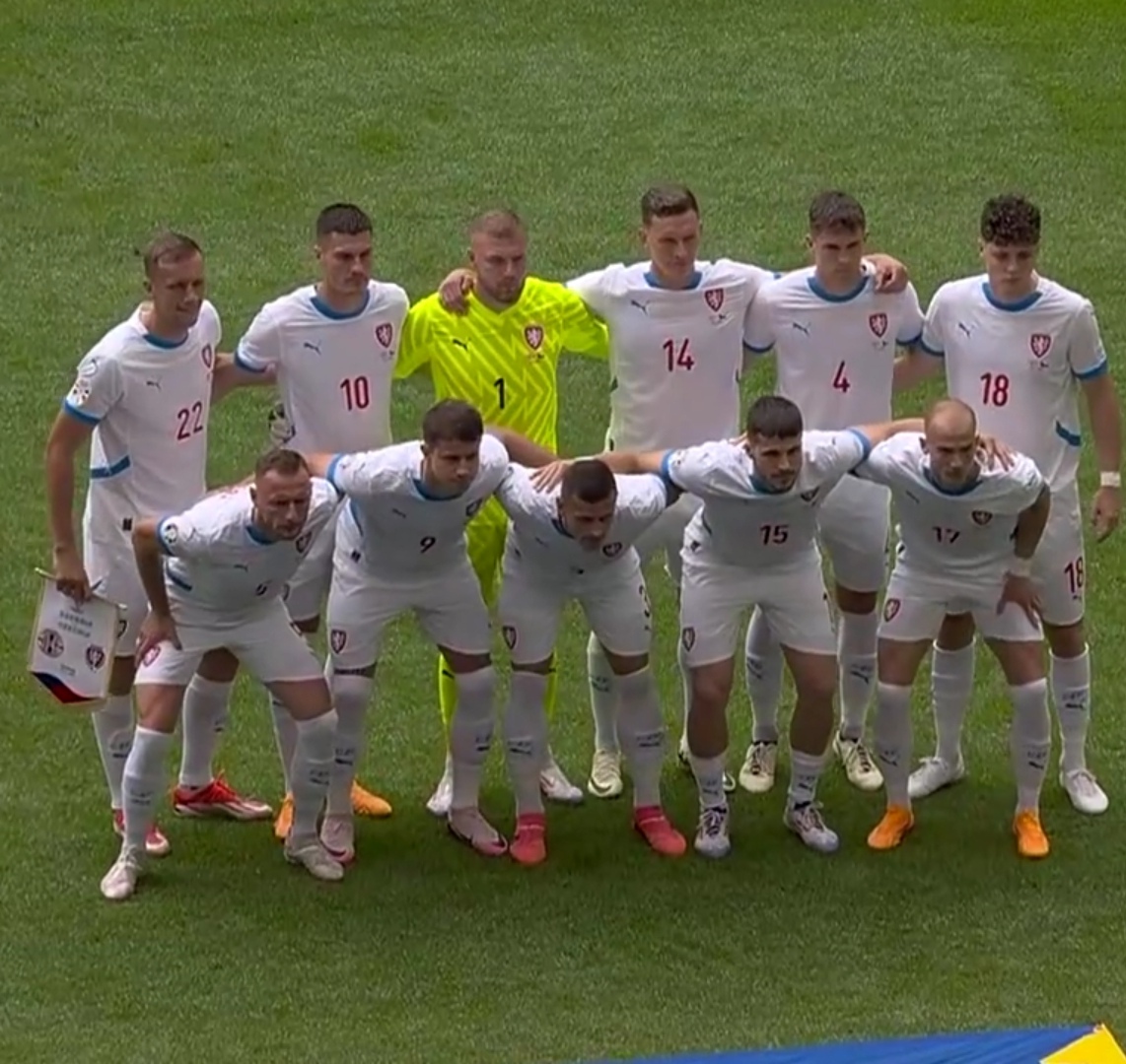 捷克队险胜晋级欧洲锦标赛决赛阶段