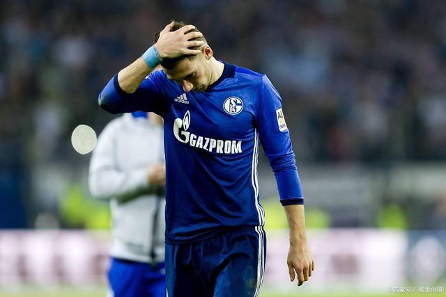 沙尔克中场球员获评最佳，展现出色表现的简单介绍