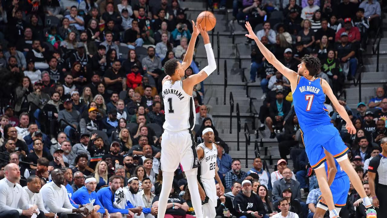 关于马刺vs雷霆，马刺主场惨烈输球近11个赛季最差战绩的信息