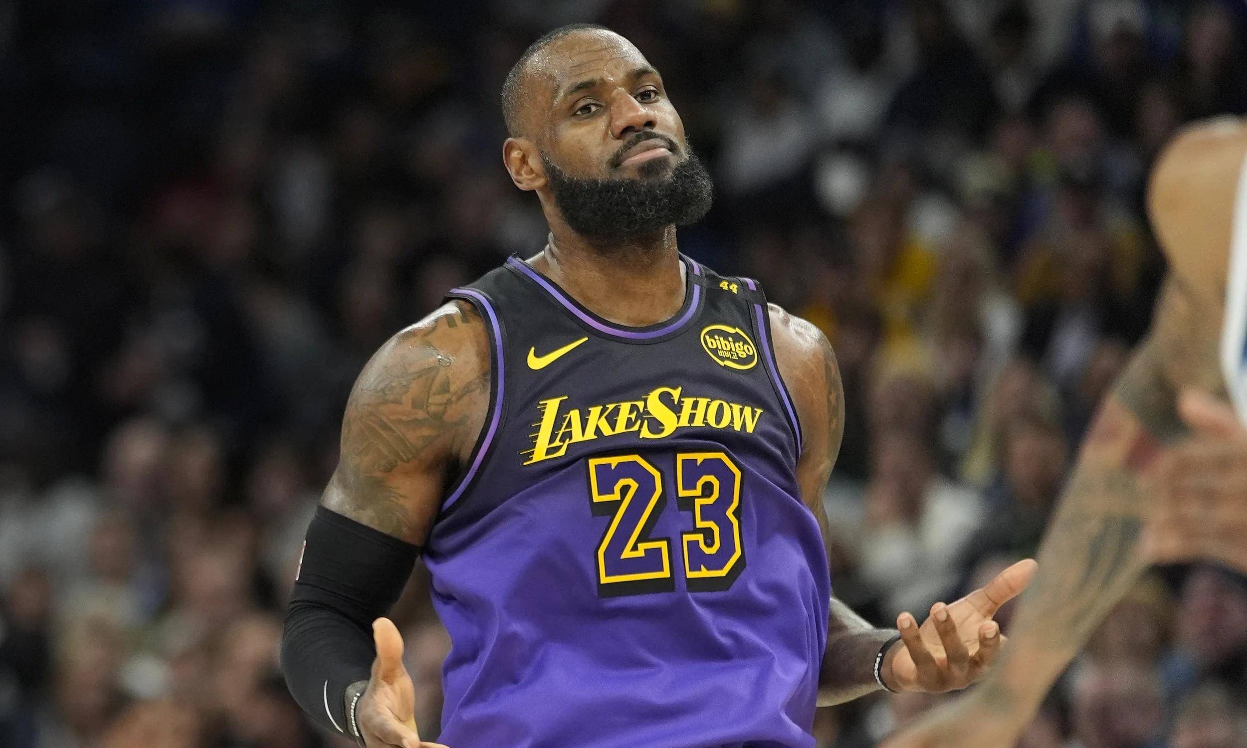 关于骑士球迷集体上访要求管理层留下詹姆斯，促其续约的信息